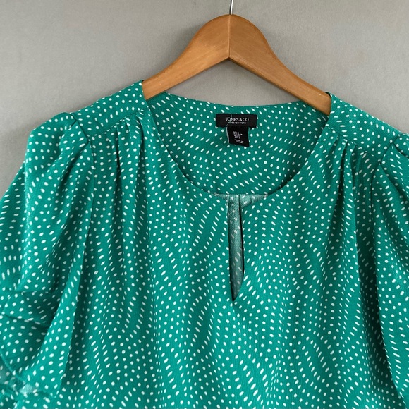 🎉5 for $45🎉 Jones & Co top blouse shirt size L polka dot green - Picture 4 of 8